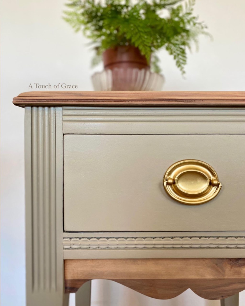 DRAMATIC Side Table&nbsp;Makeover