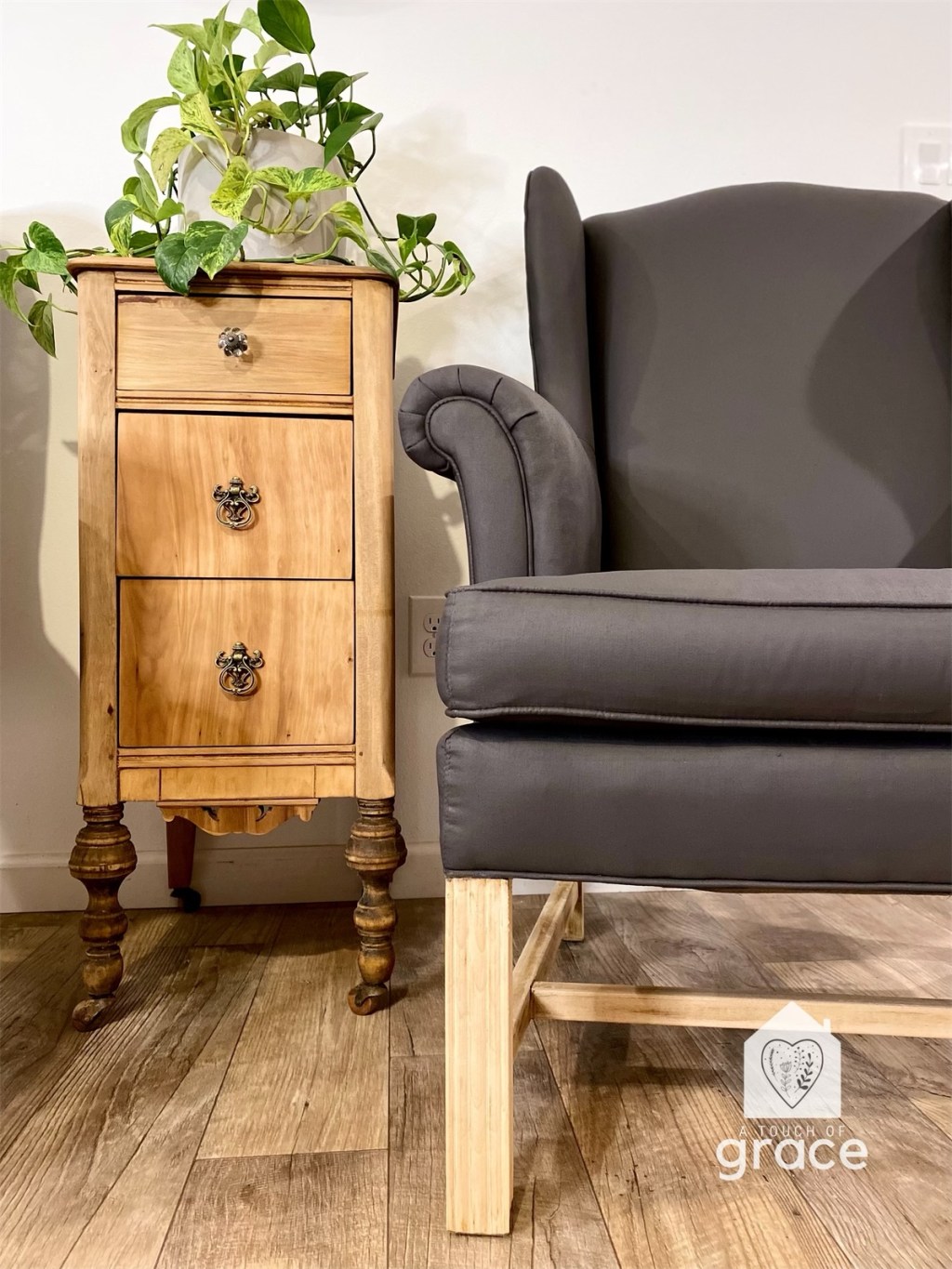 EXTREME Cloth Chair Makeover With&nbsp;Paint